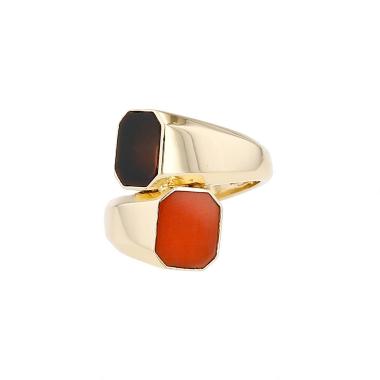 Bague années 1970 Vintage  en or jaune, onyx et corail