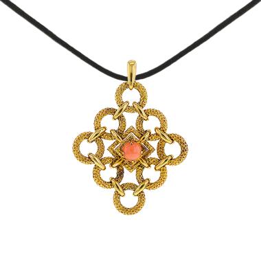 Pendentif années 70 Van Cleef & Arpels  en or jaune et corail