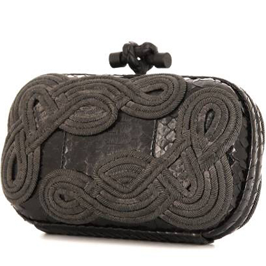 Pochette Bottega Veneta Knot en python noir
